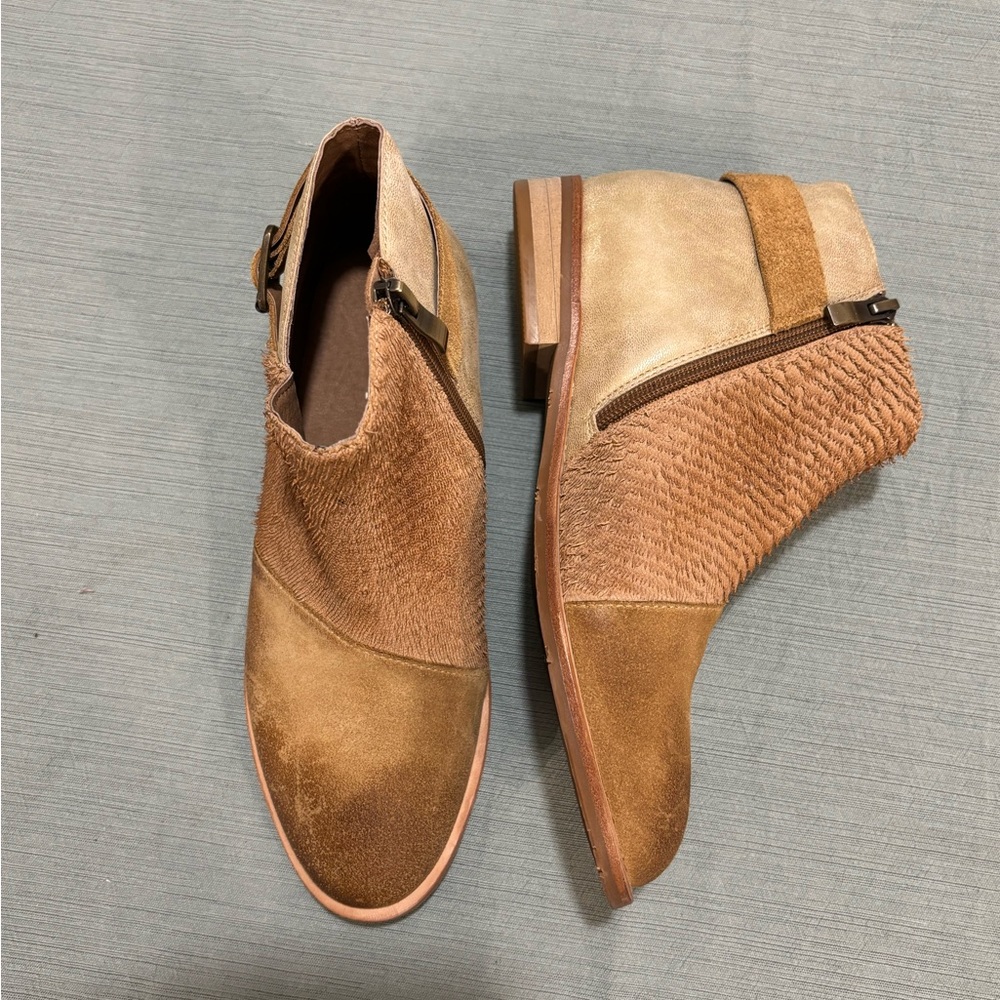 Antelope Multi-Tone Tan Gold Ankle Booties Textured 38
